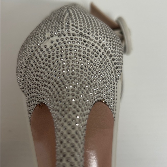 Gianvito Rossi Cream and Silver Heels-38 1/2 - Picture 5 of 7